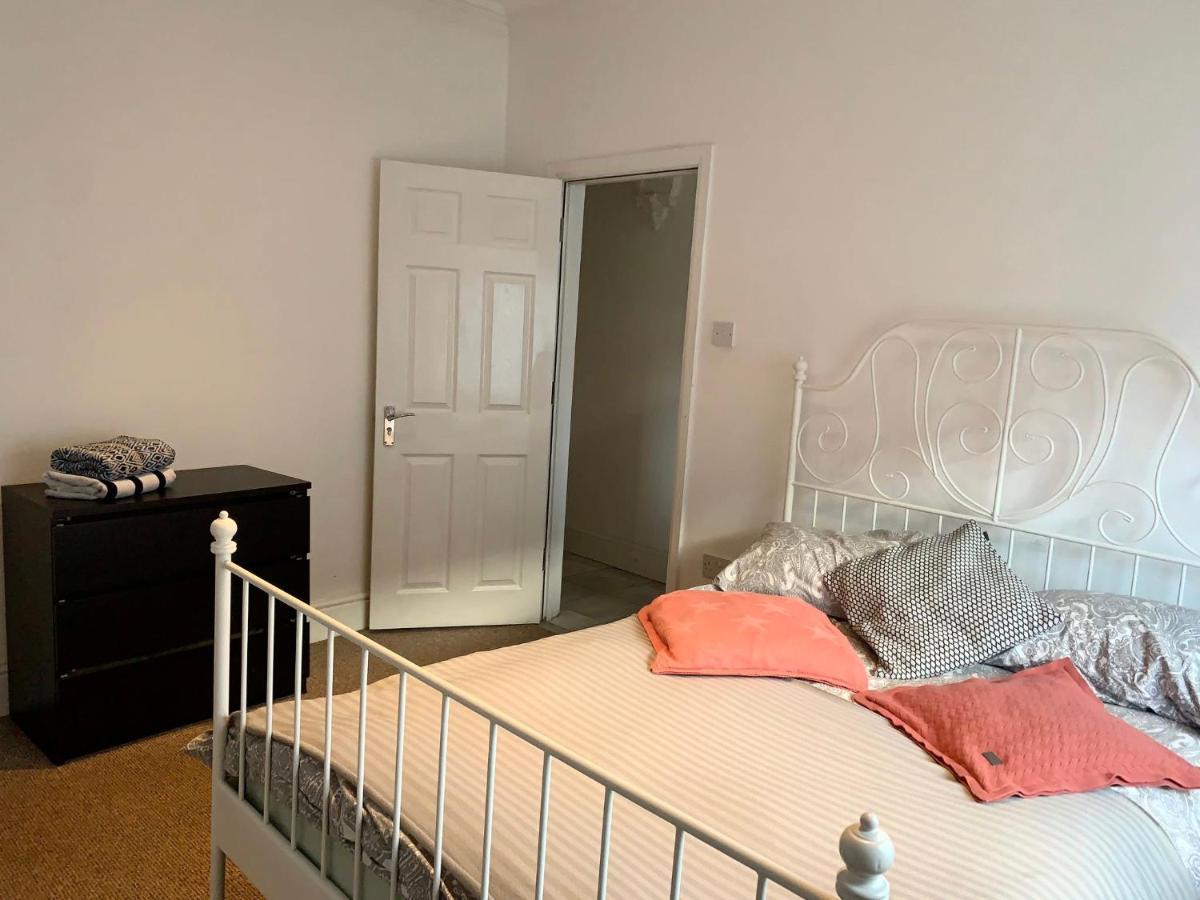 Beautiful Home, 3 Bedroom House Near Alton Towers, Wedgwood Museum, Universities Newcastle-under-Lyme Esterno foto