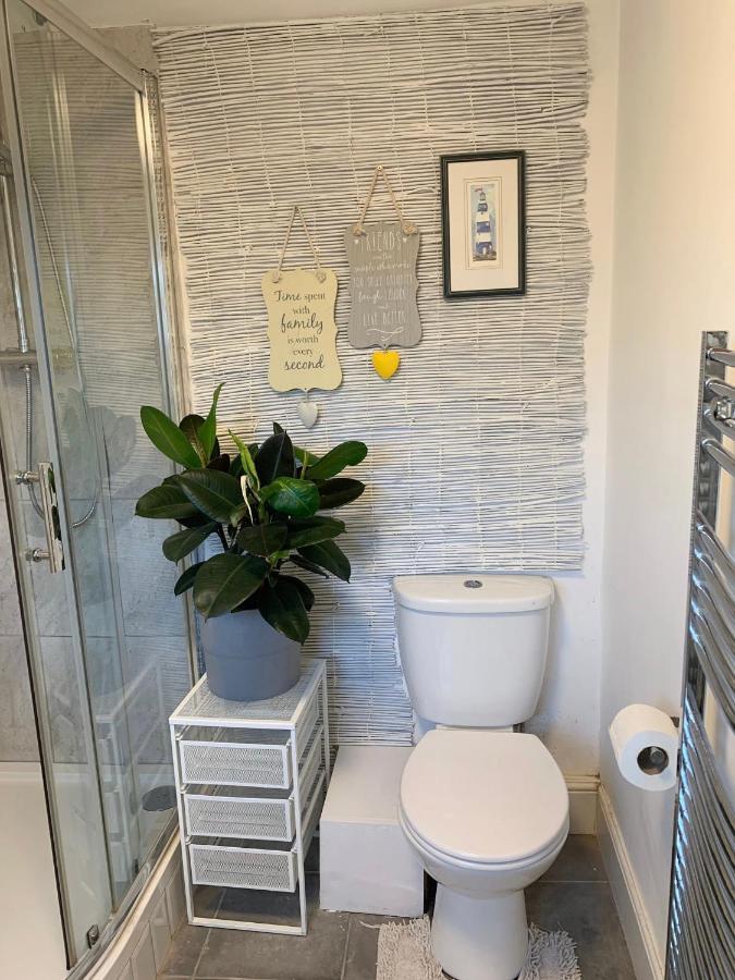 Beautiful Home, 3 Bedroom House Near Alton Towers, Wedgwood Museum, Universities Newcastle-under-Lyme Esterno foto